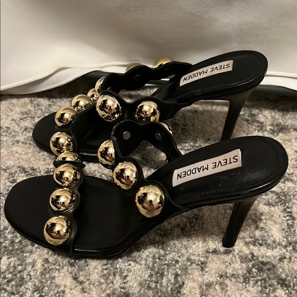 Steve Madden Black and Gold Slide Sandals with Studded Design - Picture 2 of 4